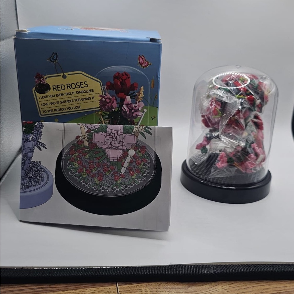 Red Roses Building Set - Picture 8 of 10